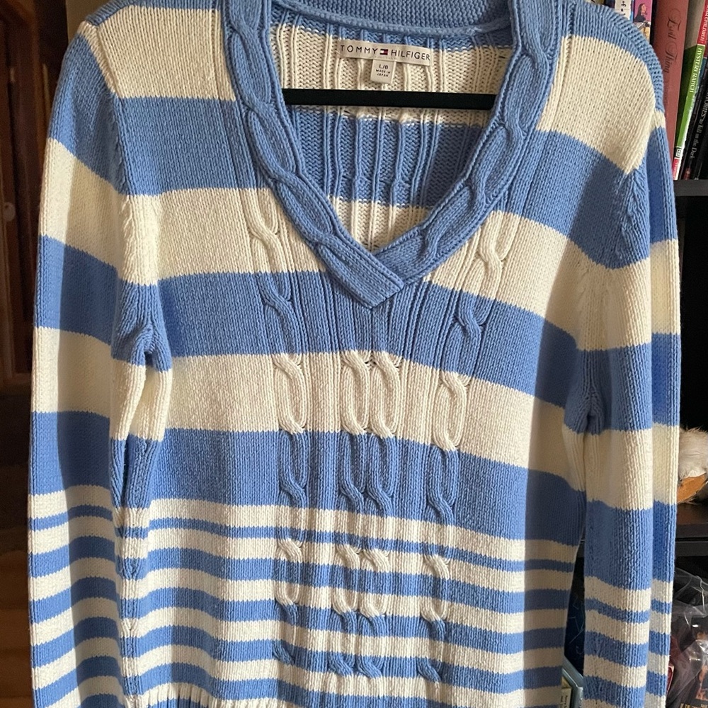 Tommy Hilfiger V-neck sweater size large